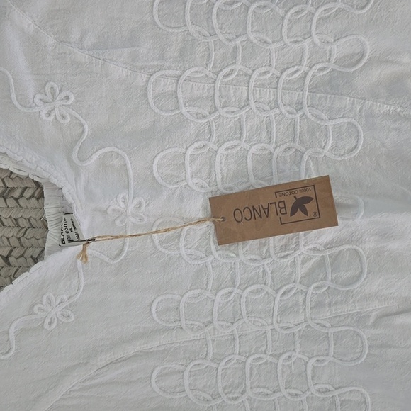 NWT 100% Cotton White Embroidered Sleeveless Dress - Picture 2 of 4